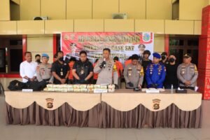 Kasat Resnarkoba Polres Banyuasin AKP Yogie Sugama Hasyim STK SIK dan Personil Gagalkan Penyelundupan Sabu Sabu dengan Pil Ekstasi