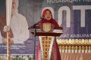 Pj Ketua TP PKK, Hj. Maria Ivone Hani Syopiar Rustam. Resmi Menutup MTQ Ke-12 di Kecamatan Suak Tapeh, Kabupaten Banyuasin. 