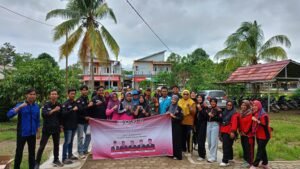 DBD Merebak, Ketua Umum GAASS Cabang Banyuasin Wahyu Dwi Nanda Bersama Anggota Bagikan Obat Abate
