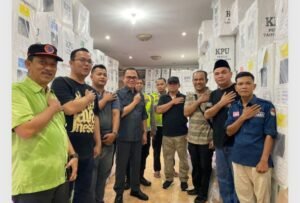 Pj Bupati H Hani Syopiar Rustam SH Melakukan Kunjungan ke Kantor KPU Banyuasin dan Gudang Logistik Pemilu di Kantor Camat Banyuasin III,