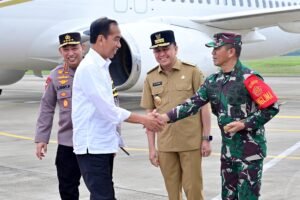 Kapolda Sumsel Irjen Pol A.Rachmad Wibowo,SIK , bersama Forkompimda Provinsi Sumsel menyambut Kedatangan Presiden Joko Widodo,