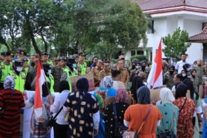 Polres Banyuasin Menurunkan 45 Personil Polri Pada Pengamanan Aksi Demonstrasi LSM AMBB