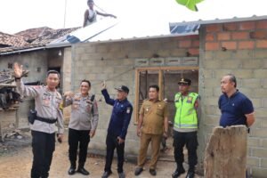 Kapolres Pantau Perkembangan Bedah Rumah di Desa Durian Daun