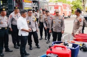 Pastikan Siap Dukung Antisipasi Karhutla, Kapolda Sumsel Periksa Kendaraan dan Sarana Peralatan Pemadam Api