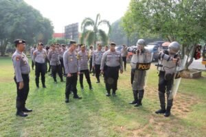 Kapolres Banyuaisn Pimpin Langsung Pengecekan Kesiapan Personil Polres Yang Tergabung Dalam Pasukan Dalmas
