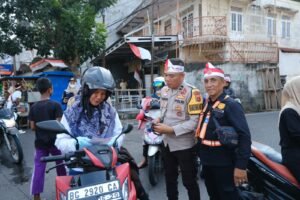 Sambut HUT RI ke-79, KAI Divre III & Komunitas Pecinta KA Gelorakan Semangat Selamat di Perlintasan