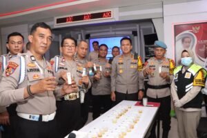 Kapolres Banyuasin Melaksanakan Pengecekan Urine Mendadak Terhadap Personil Propam Polres Banyuasin