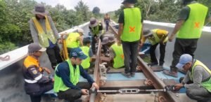 Jelang Nataru, KAI Divre III Terus Upayakan Penggantian Bantalan dengan Sintetis dan Catat Penjualan 35.006 Tiket