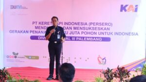 Dukung Pelestarian Lingkungan, Direktur Utama KAI Pimpin Gerakan Penanaman Sejuta Pohon di Divre III Palembang