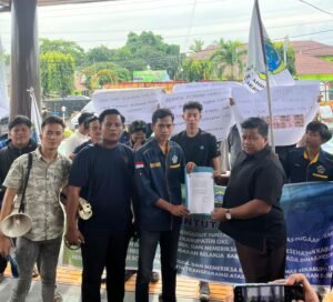 IMOKI Gelar Aksi Ke Kejaksaan Negeri Laporkan Dugaan KKN Yang Terjadi Dilingkungan Dinas Kesehatan Kabupaten OKI