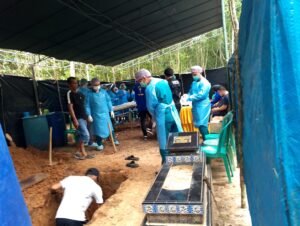 Makam Riska Di Bongkar  Misteri ; Dugaan Pembunuhan di Balik Gantung Diri
