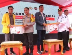 Bersama Unsur Mahasiswa Dan OKP, Kapolda Sumsel Melepaskan Baksos Polri Sebanyak 4200 Paket Sembako