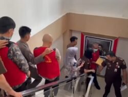 Anthony Berserta Dua Pegawai Negeri Sipil (PNS),Yakni Salamun dan Eko prasetio.Ditetapkan Sebagai Tersangka, Kasus Penyimpangan Retribusi Parkir.