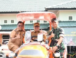 Pj Bupati Banyuasin Serahkan 42 Unit TR4 Dari Kementan ke Poktan