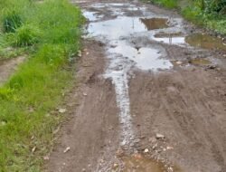 Keluhkan Jalan Yang Bobrok Waga Griya BSA Permai Harapkan Bantuan Dari Pemerintah Daerah Perbaiki Jalan