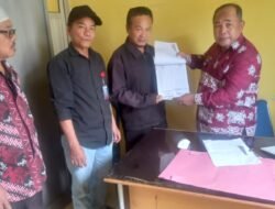 Layangkan Mosi Tidak Percaya:Puluhan Warga Masyarakat Tuntut Lurah Tanah Mas Segera Turunkan Ketua RT 026 , Prumdam Tanah Mas