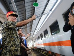 KAI Divre III Palembang Bersama Stakeholder Berangkatkan Peserta Mudik Gratis Idul Fitri 2025 di Stasiun Kertapati