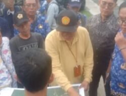 Kepala Dinas Pertanian Kabupaten PALI Bersama Tenaga Ahli Kementerian Pertanian Tinjau Lokasi Persawahan