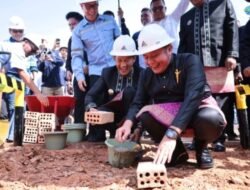 Bupati PALI Bersama Gubernur Sumatera Selatan Melakukan Peletakan Batu Pertama Pembangunan Jembatan Crossing Pipa Pertamina