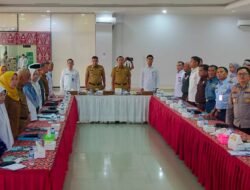 Disdik Bersama Stakeholder Gelar Rapat dan Komitmen Penandatanganan Terkait Pelaksanaan SPMB Tahun 2025