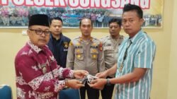 Kapolsek Sungsang Terima Serahan Senpi Rakitan Dari Camat Banyuasin II