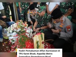 Hadiri Pemakaman Affan Kurniawan di TPU Karet Bivak, Kapolda Metro Sampaikan Permohonan Maaf
