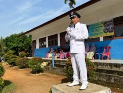 Dengan Khidmat Bendera Merah Putih Di Kibarkan di Desa Muara Dua Dalam Rangka Peringatan HUT RI ke-80