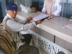Diduga Diselewengkan Dana Desa , Aswani Kirom Jadi Garda Terdepan Warga Tanjung Menang