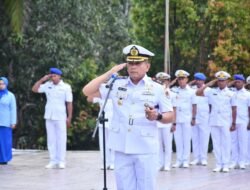 Peringati HUT ke-80 TNI AL, Lanal Kotabaru Bersama Rombongan Ziarah di Taman Makam Pahlawan Wadah Batuah Kotabaru
