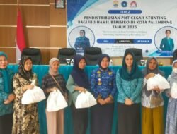 Cegah Ibu Hamil dan Anak Berisiko Stunting di Kecamatan SU II, Staf Ahli TP PKK Kota Palembang Distribusikan PMT