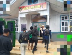 Satgas Ops Damai Cartenz Kawal Serah Terima Tersangka Anis Telenggen ke Kejaksaan Negeri Nabire