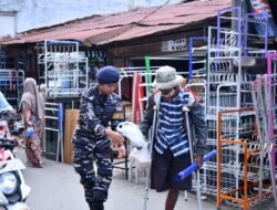 Memperingati HUT TNI ke-80 tahun 2025, Lanal Kotabaru Laksanakan Baksos Jum’at Berkah Berupa Nasi Kotak
