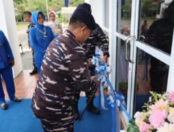 Komandan Komando Daerah Angkatan Laut XIII Bersama Ketua Daerah Kodaeral XIII Jalasenastri Resmikan Gedung Olahraga Lanal Kotabaru