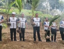 Dukung Gerakan Nasional Ketahanan Pangan, Lapas Kotabaru Tanam Bibit Kelapa di Kebun SAE
