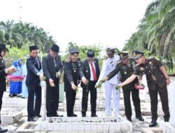 Dalam Rangka Peringatan Hari Pahlawan Nasional Tahun 2025, Lanal Kotabaru Hadiri Upacara Bendera dan Ziarah Nasional serta Tabur Bunga ke Laut