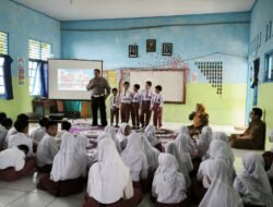 Satlantas Polres Kotabaru Gelar Police Goes to School di SDN Teluk Gosong