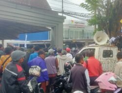 Massa Ormas Dan Aktivis Gelar Pemantau Keseimbangan BBM Gelar Aksi Demo di Kantor Pertamina Patra Niaga Regional Sumbagsel