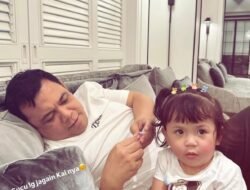 Tegas dan Bijak, Pengusaha Kalimantan H Isam Menunjukan Penyayang Bersama Cucunya