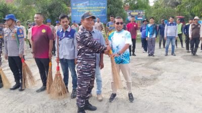 Peduli Resik Lingkungan Maritim, Pangkalan TNI-AL Lanal Kotabaru Gelar Aksi Bersih-bersih Lingkungan