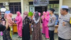 Kaplosek Kelumpang Selatan Bersama Bhayangkari Bagikan Paket Lebaran, Dalam Rangka Religi Pemberian Bingkisan