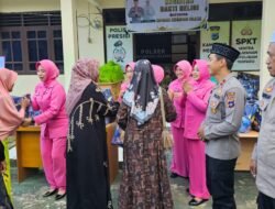 Kaplosek Kelumpang Selatan Bersama Bhayangkari Bagikan Paket Lebaran, Dalam Rangka Religi Pemberian Bingkisan