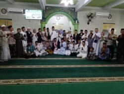 Bupati PALI, Asgianto ST, Menunaikan Sholat led di Masjid Nurul Huda Bhayangkara