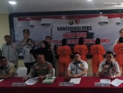 Polda Sumsel Gulung Industri Rumahan Miras Palsu, Berhasil Amankan 4 Orang Tersangka