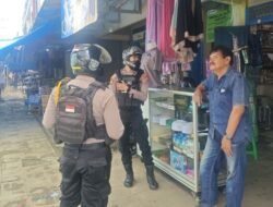 Patroli Presisi Sat Samapta Polres Lampung Utara Beri Imbauan kepada Pedagang di Pasar Dekon Kotabumi