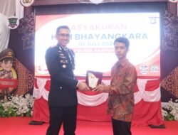 Persatuan Mahasiswa Banyuasin Apresiasi Kinerja POLRES Banyuasin, Serahkan Plakat Penghargaan pada Puncak HUT Bhayangkara ke-80