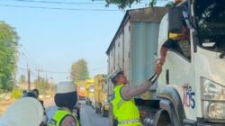 Satlantas Polres Banyuasin Gelar Bakti Sosial, Pererat Kepedulian kepada Pengemudi Truk