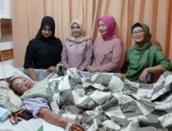 Sebagai Bentuk Wujud Dan Peduli, Ketua DPW ABRI-1 Sumsel Besuk Anggotanya Yang Sedang Sakit