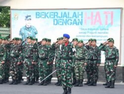 Usai Pimpin Upacara Bendera, Danrem 044/Gapo Berikan Penekanan Melalui Jam Komandan
