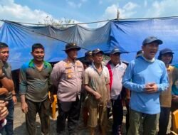 Tradisi Bekarang Ikan di PALI: Bupati Asgianto Turun Langsung ke Danau Sebetung