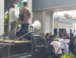 Adanya Dugaan Korupsi Dana Hibah KONI, Massa GRANSI dan Forum LSM Bersatu Gelar Aksi Demo di Kejari Palembang